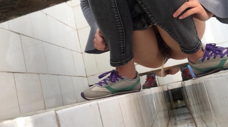 American toilet pissing