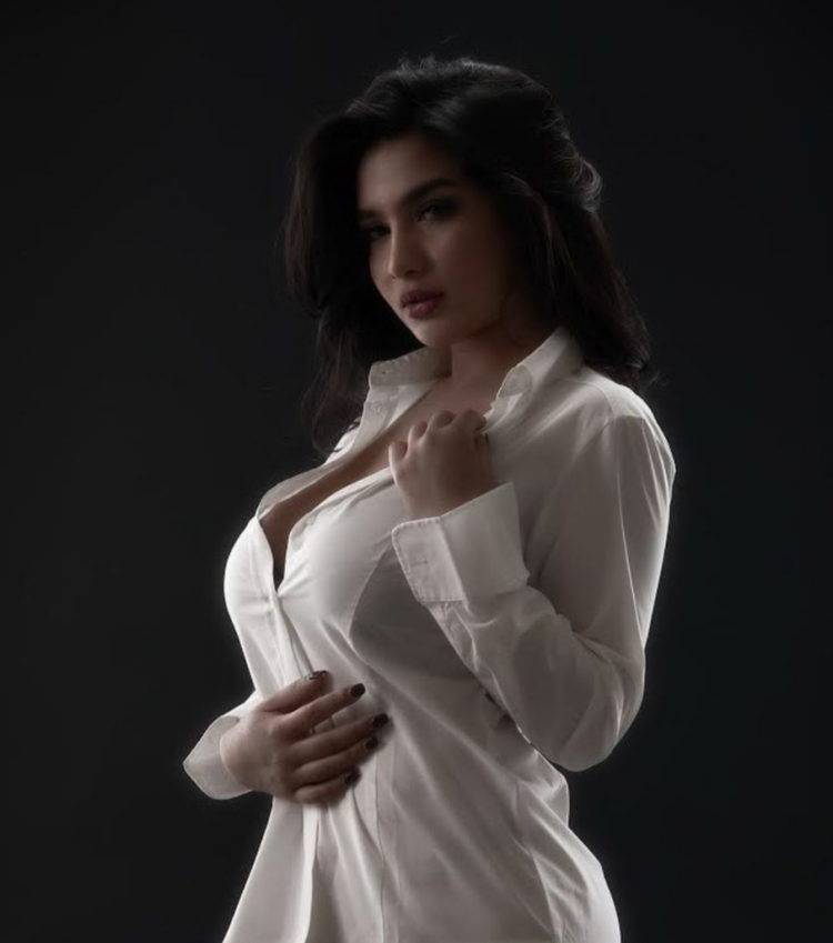 Barvina in a swimsuit in Miami