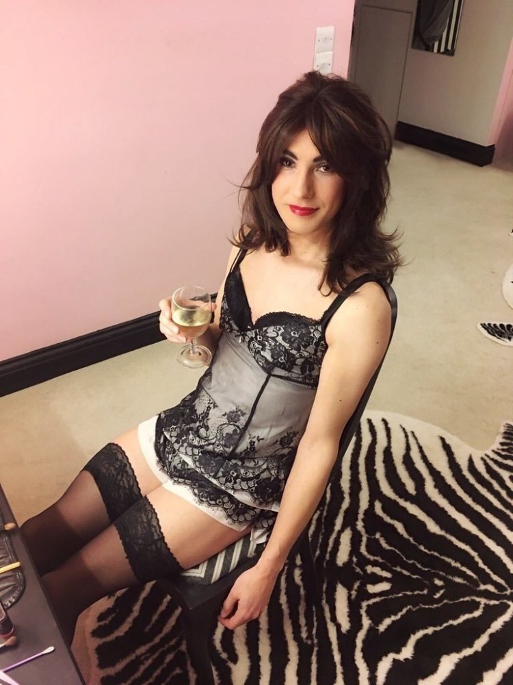 Crossdresser Jessica Jane in linen