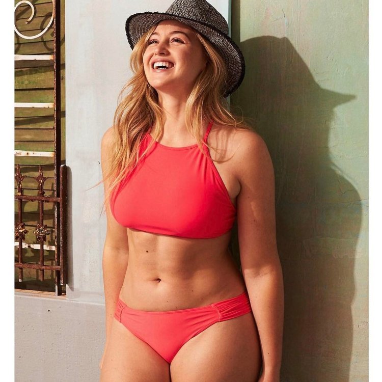 Iskra Arabella Lawrence