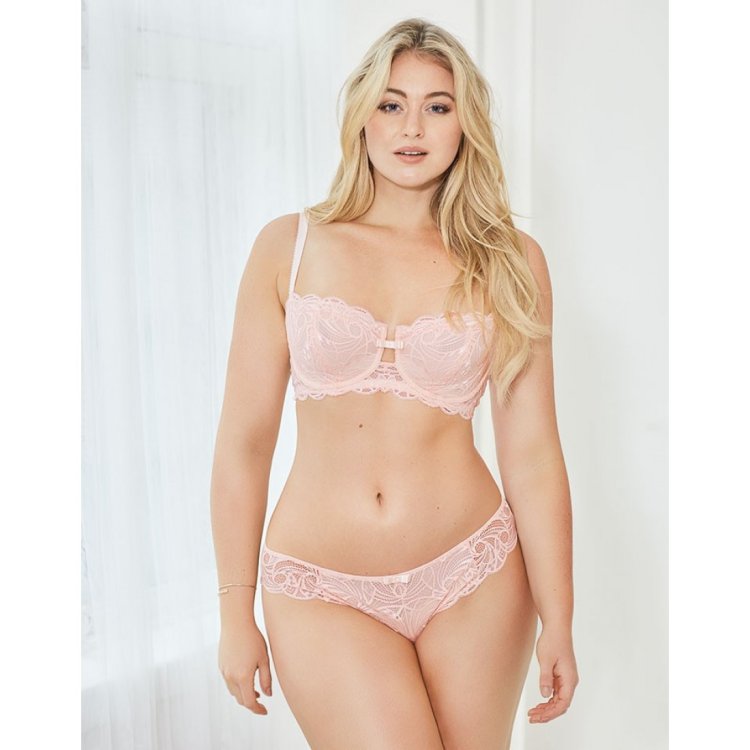 Iskra Arabella Lawrence