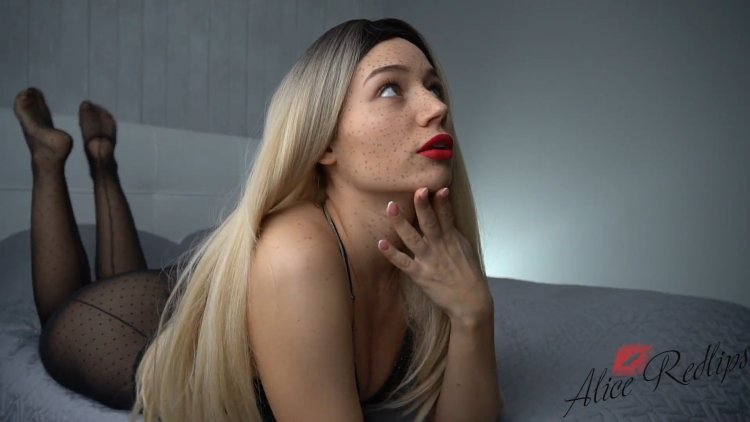 Alice Red Lips