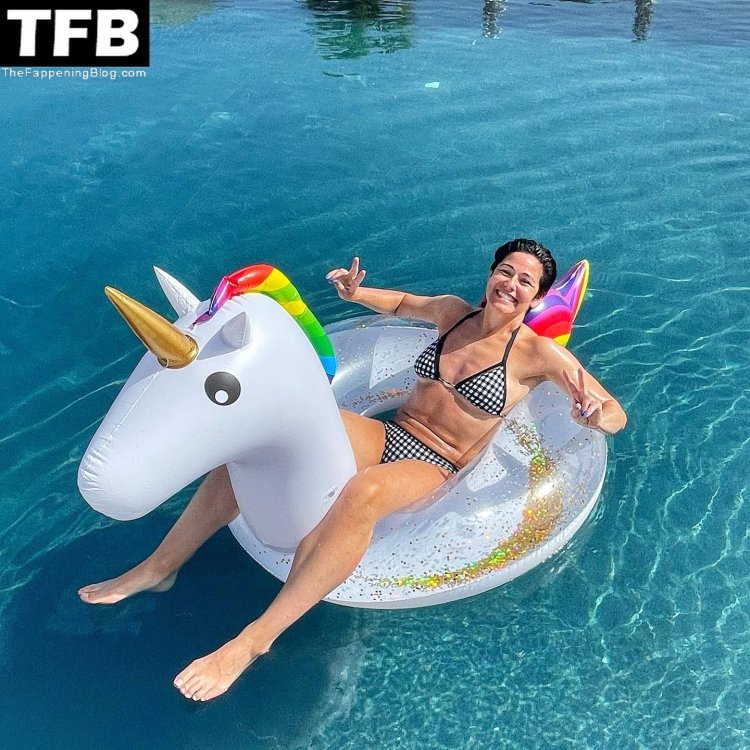 Emily Ratayakovsky Nude Selfie