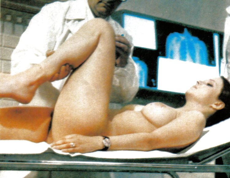 Naga Laura Antonelli Naked at the doctor