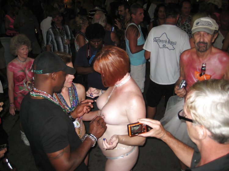 Festzi Fest in Milf Bar Nude