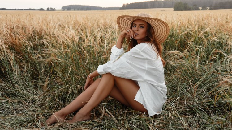 Beautiful photos of girls in the field