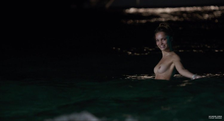 Lola Le Lann awkward moment