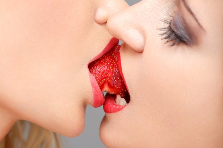 Cherish model bikini