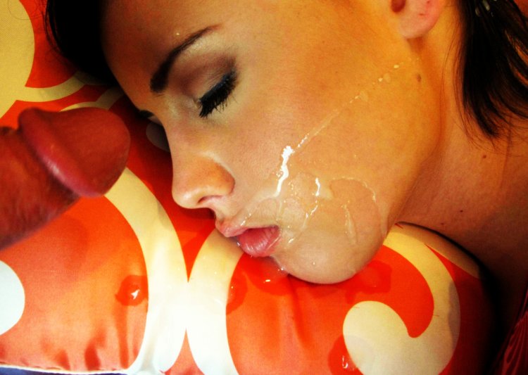 Beautiful chicks cum in mouth