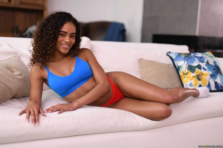 Bella Rolland & Scarlit Scandal - Brazzers Exxtra