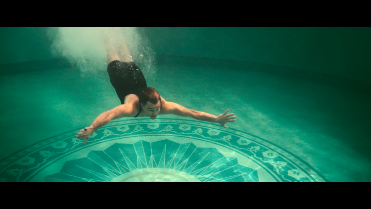 Leonardo DiCaprio Great Gatsby in the pool
