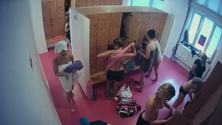 The girl dresses up at home hidden camera