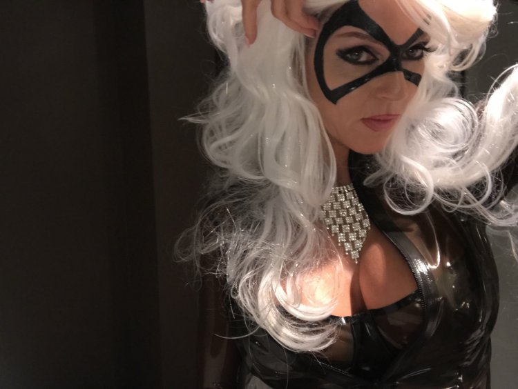 Felicia Jenunchi Hot