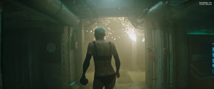 Kristen Stewart underwater