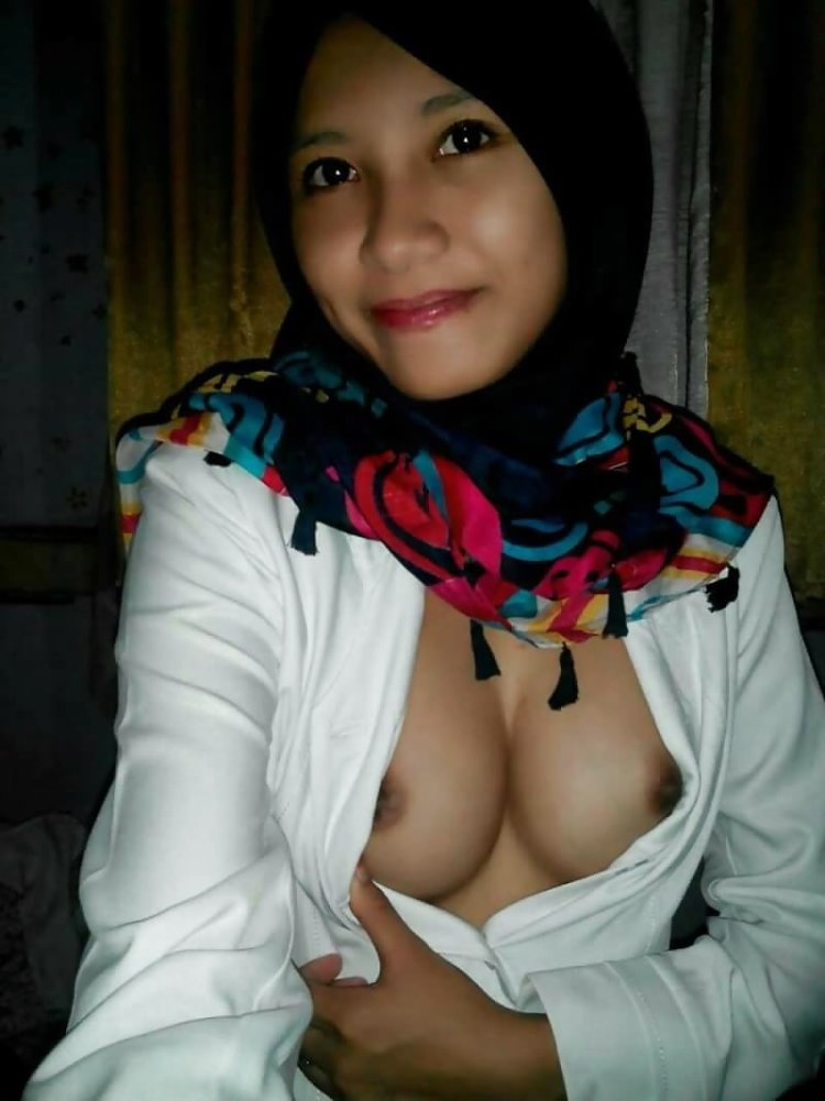 Hijab Arab Turkish asian boobs photo