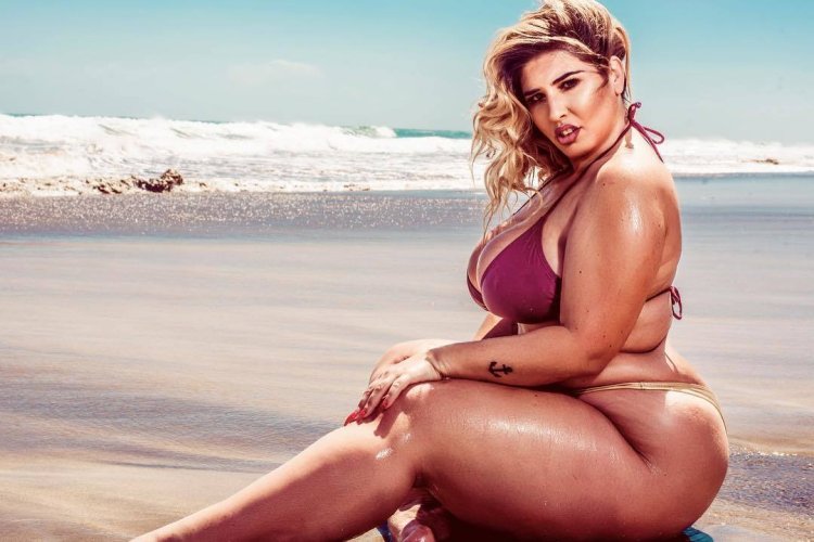 Natalia Lozano Plus-Size model