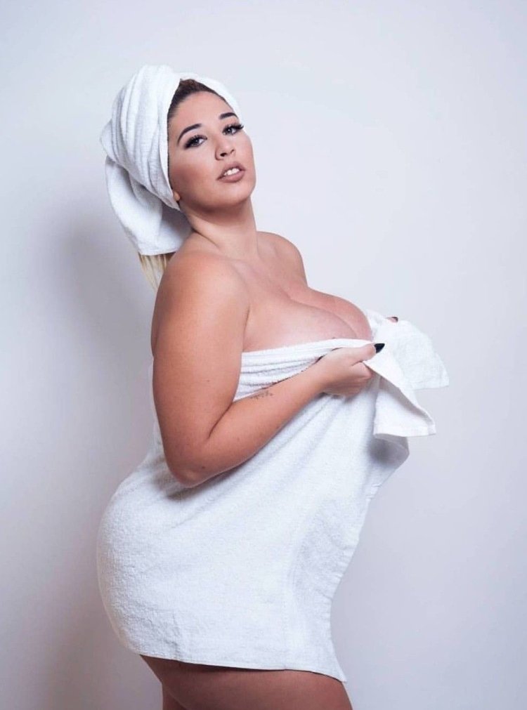 Natalia Lozano Plus-Size model