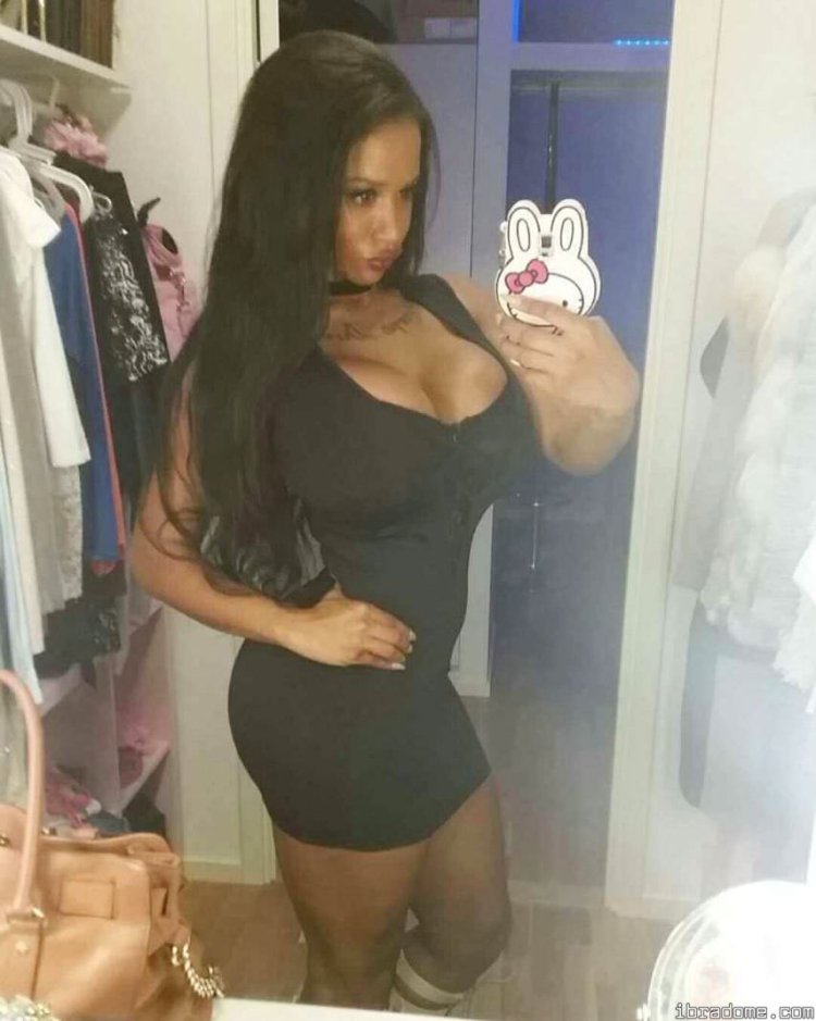 Denise Fagerberg sexy spread her legs