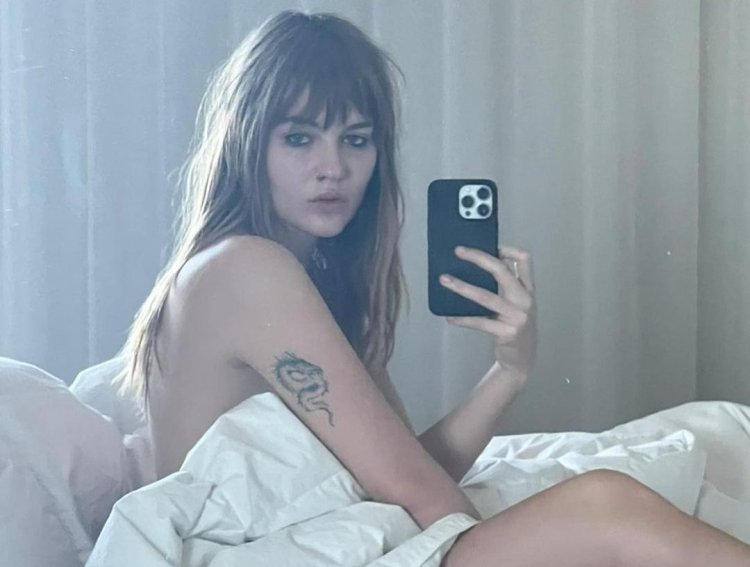 Victoria de Angelis naked