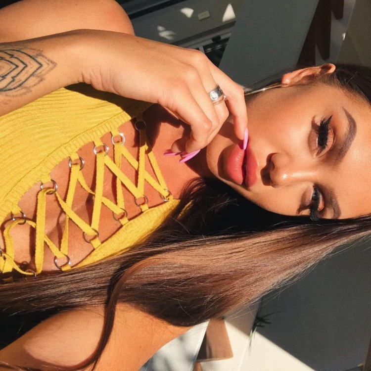 Laura Amy is completely naked