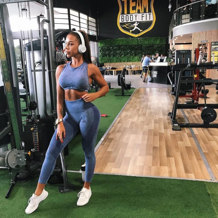 Laura Amy Fitness Model