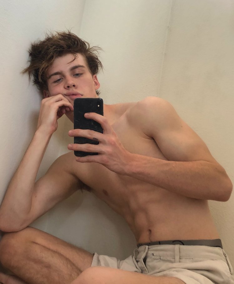 Aidan Gallagher Fifth Naked