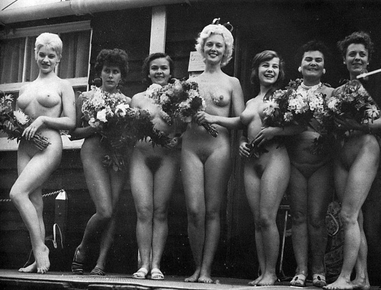 A lot of naked women retro