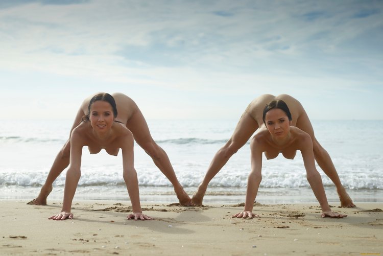 Juliet and Magdalena on the beach