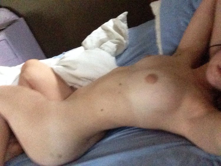 Payed photos of naked girls