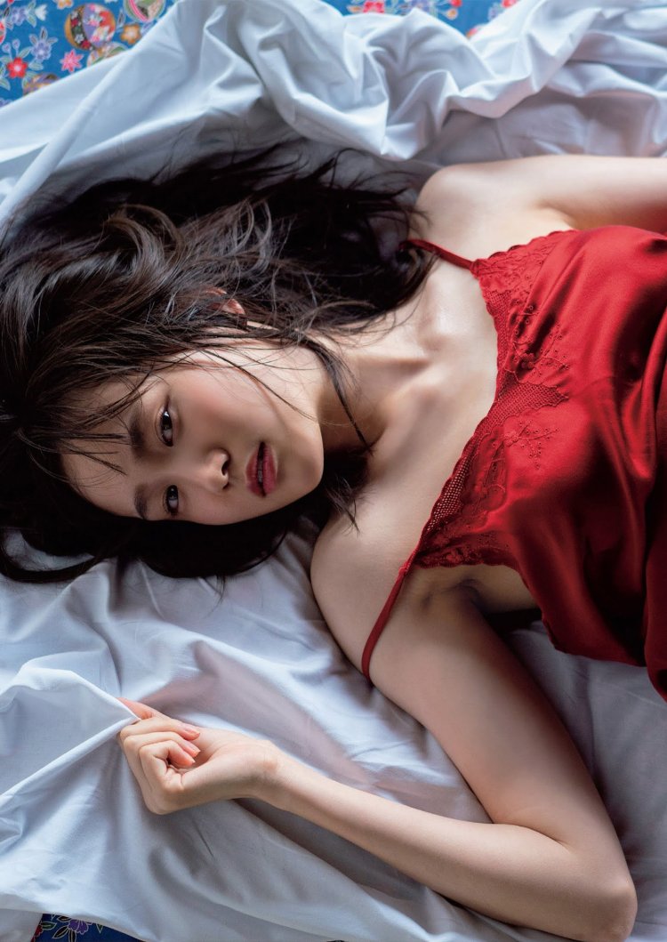 Alexis Ren Figure 2020