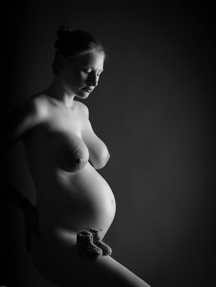 Naked pregnant women