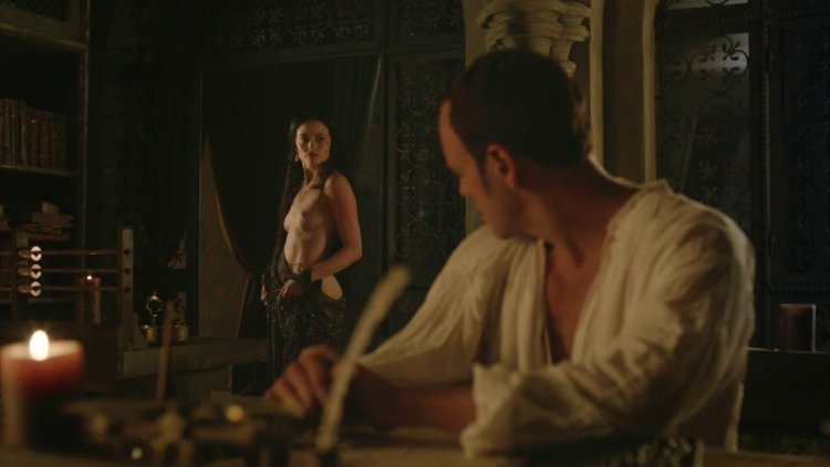 Demons da Vinci scene in the bath