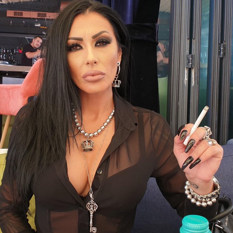 Mistress Kennya Romania