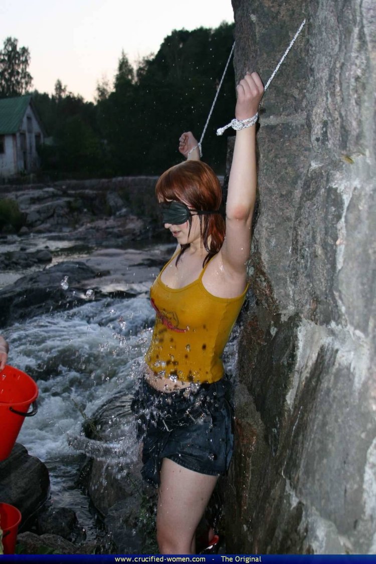 Crucified Christina lezbi scene