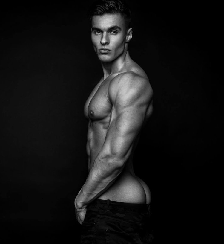 Dmitry Averyanov model naked