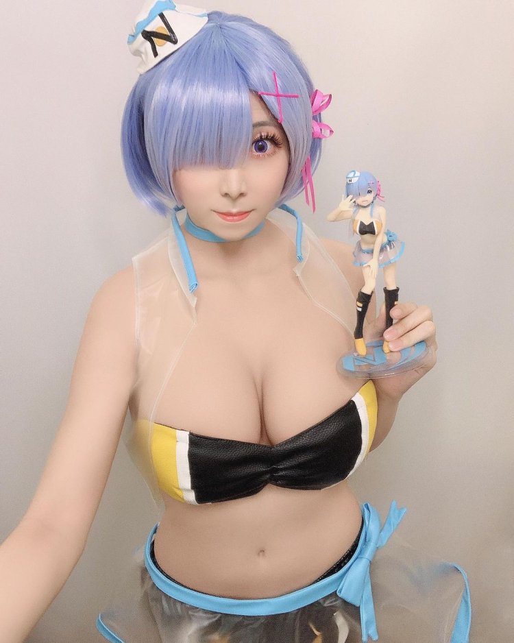 Hana Bunny cosplayers
