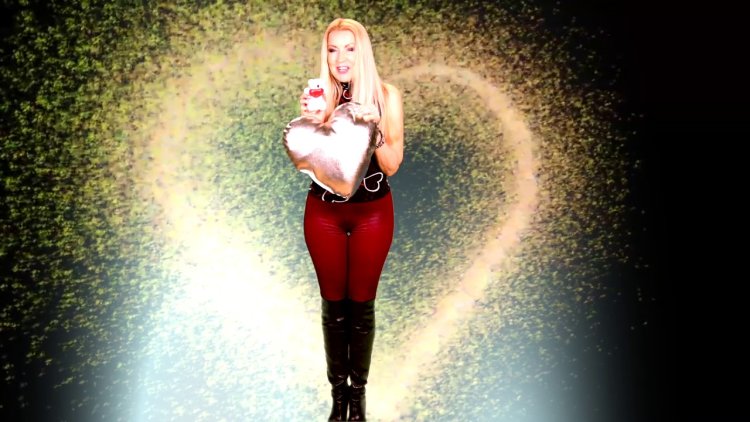 Lian Ross in a swimsuit 2015