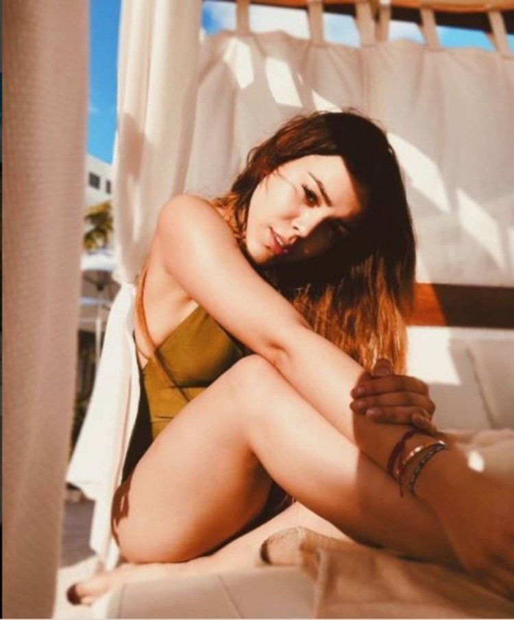 Danna Paola sexy elite