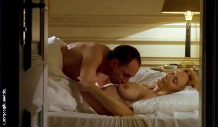 Actress Andrea Zavatski naked