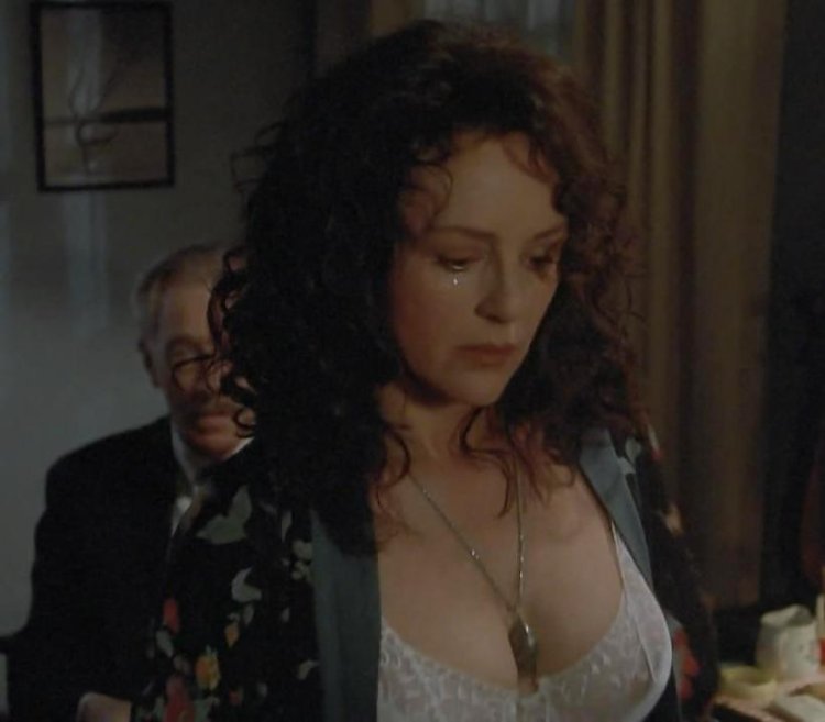 Bonnie poor in a swimsuit