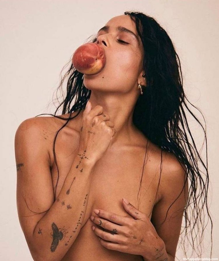 Zoe Kravitz touched naked