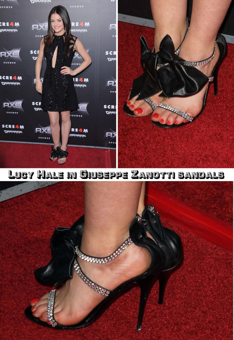 Michelle Monnaen in Pantyhose