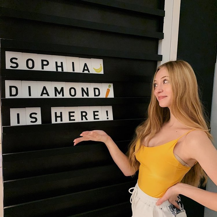 Sofia Diamond Hot