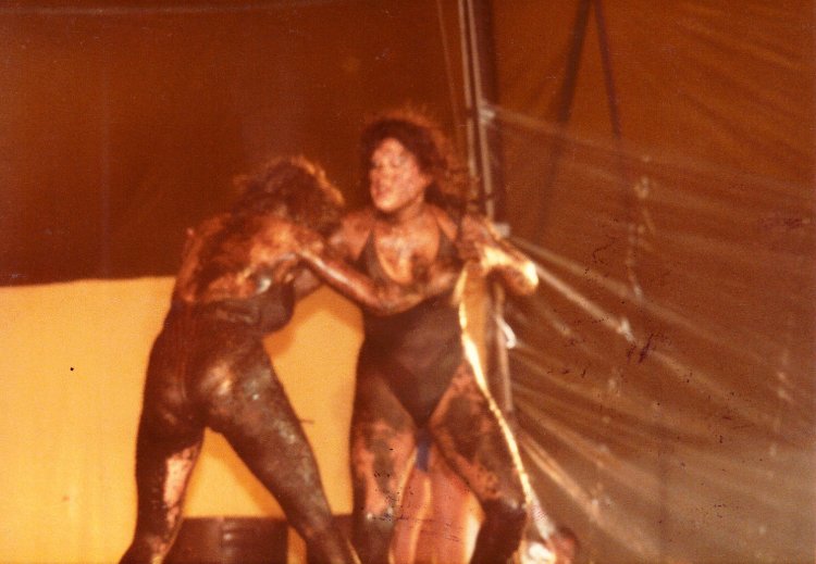 Women's struggle in the mud nude