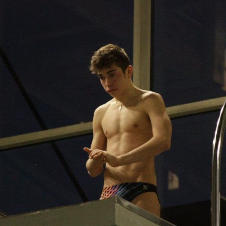 Vladimir Barbu jumping into the water