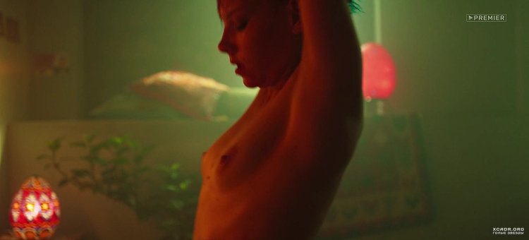 Polina Davydova boobs