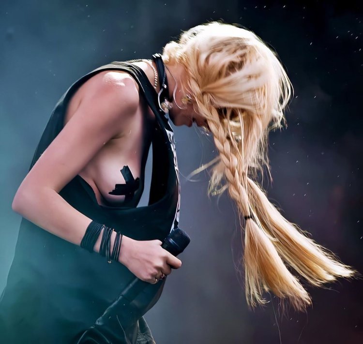 Taylor Momsen Going to Hell