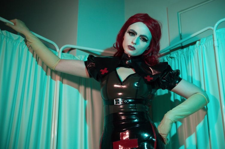 Giantess by Marklovefeet