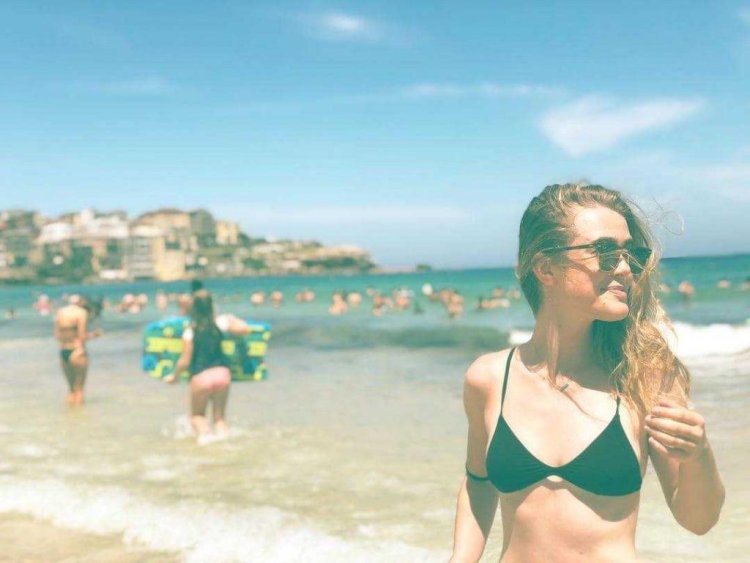 Melissa Roxburns Hot