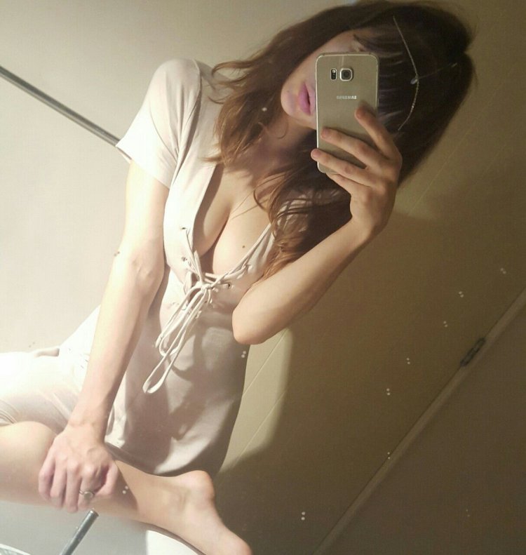 Miss Alice 94 Selfies